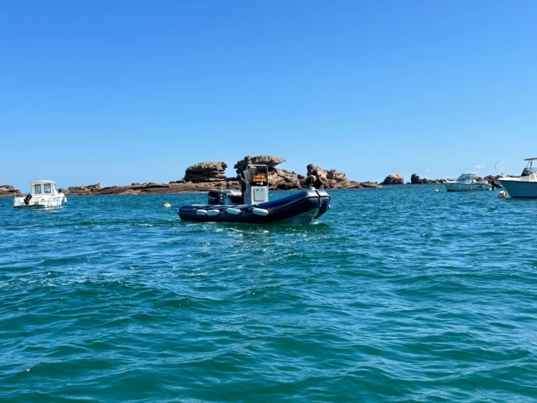 Wynajmij Łódż półsztywna z lub bez skippera Vanguard Marine w Trégastel