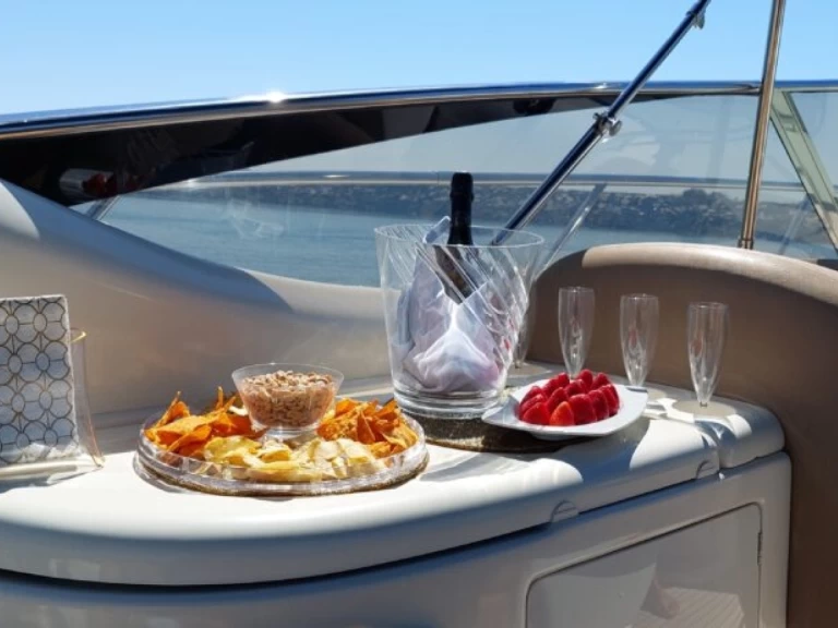 Cranchi Endurance 39 między profesjonalistami a osobami prywatnymi w Saint-Raphael