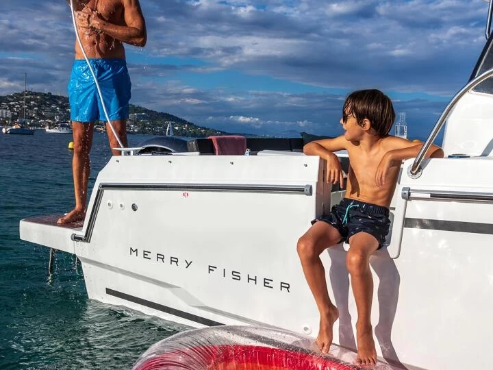 Jeanneau Merry fisher 795 S2 między profesjonalistami a osobami prywatnymi w Saint-Raphael