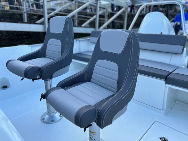 Wynajem w La Flotte- Jeanneau Cap Camarat 7.5 CC Serie 3 na SamBoat