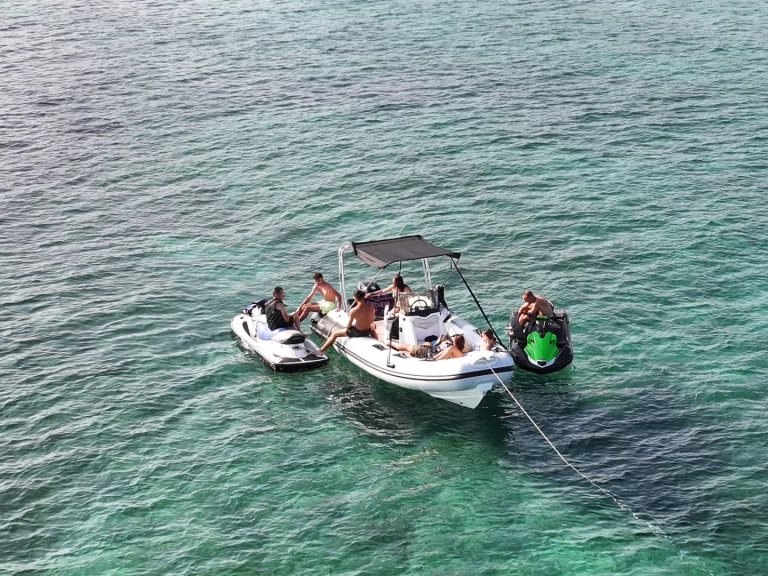 Wynajem łodzi Porto-Vecchio tanio cayman 19