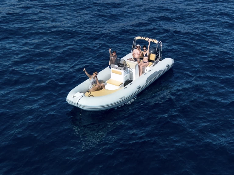 Wynajmij Łódż półsztywna z lub bez skippera Capelli w La Ciotat