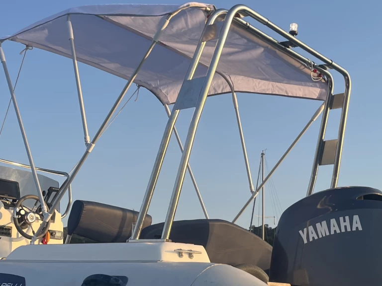 Wynajem Łódż półsztywna Capelli z patentem 