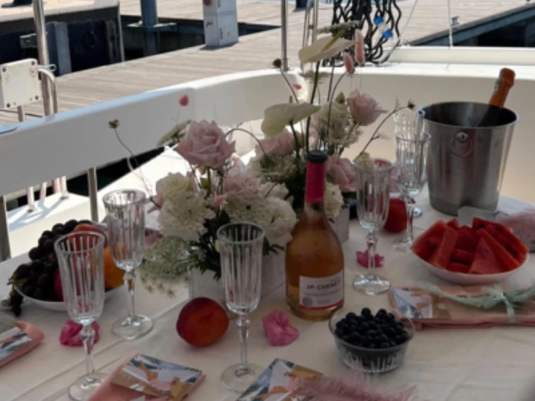 Wynajmij Fountaine Pajot Lipari 41 w Porto Montenegro