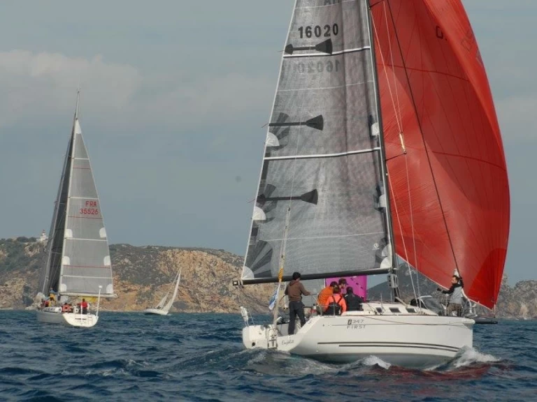 Wynajem Żaglowiec Bénéteau z patentem 