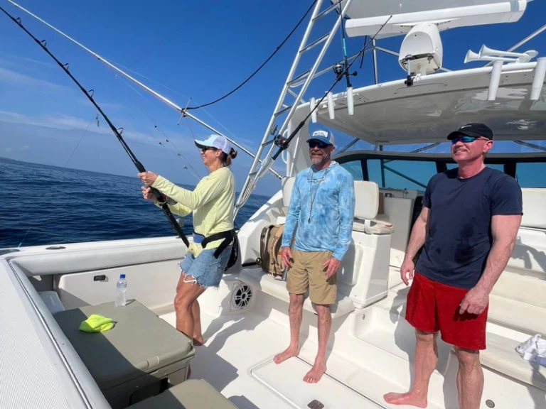 Wynajem Motorówka Tiara z patentem 