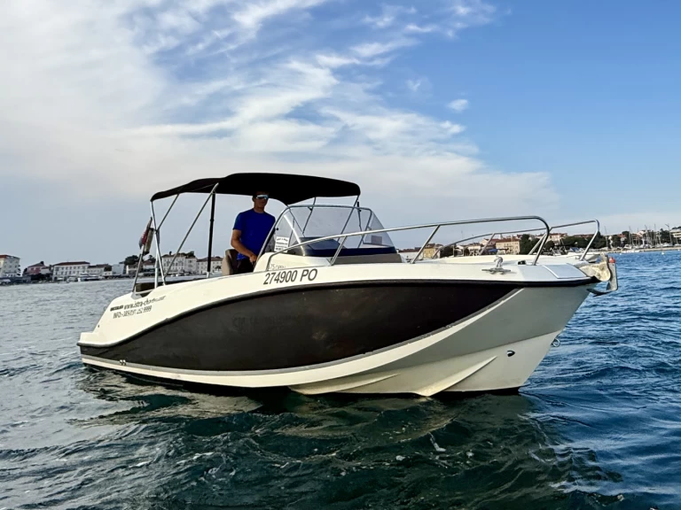 Wynajmij Motorówka z lub bez skippera Quicksilver w Porec