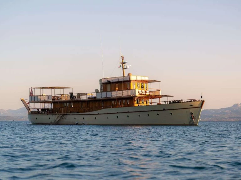 Wynajmij Luksusowy jacht z lub bez skippera  w Cannes