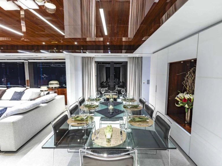 Wynajem łodzi Newport tanio NO SURRENDER