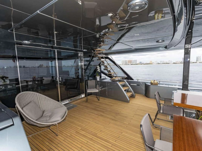 Wynajem Luksusowy jacht w Newport - Riva NO SURRENDER