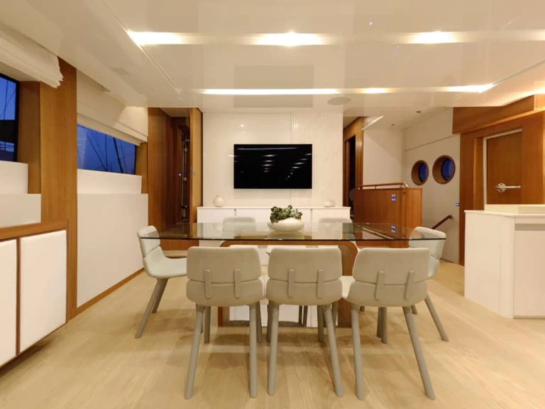 Aicon FUNSEA między profesjonalistami a osobami prywatnymi w Lavrio