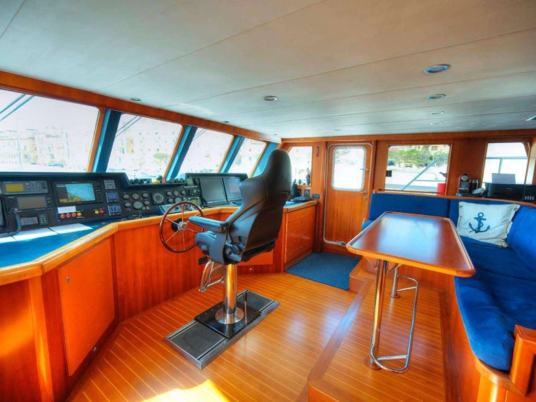 Wynajem łodzi Valletta tanio VOYAGER