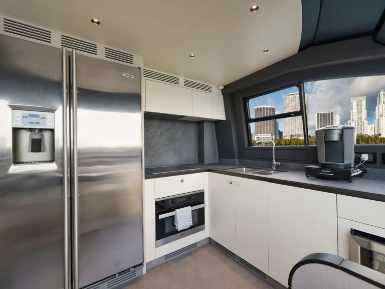 Wynajmij Luksusowy jacht z lub bez skippera Azimut w Aventura