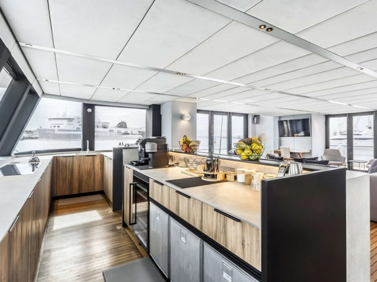 Sunreef MIDORI między profesjonalistami a osobami prywatnymi w Nassau