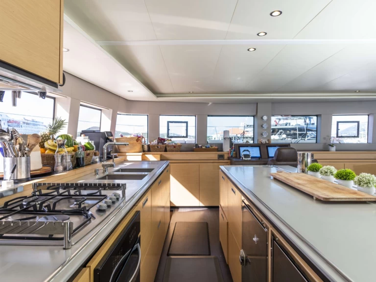 Lagoon HULYA między profesjonalistami a osobami prywatnymi w Bahamy