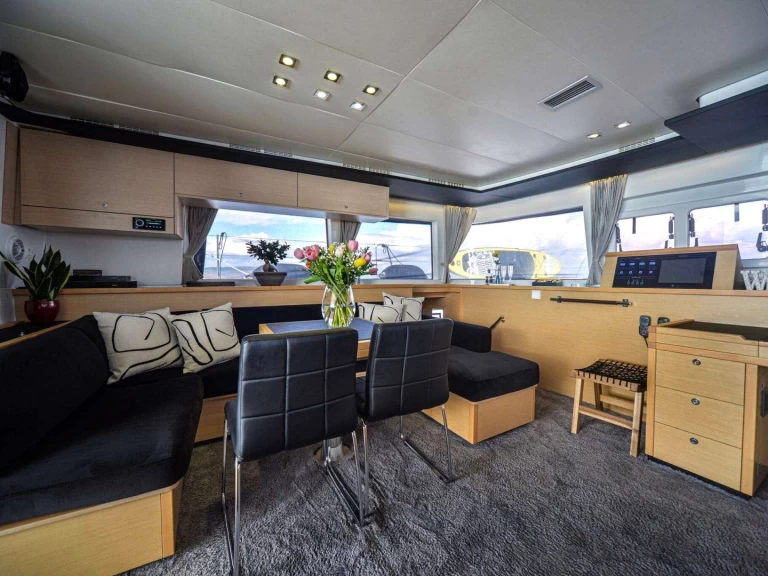 Lagoon AURA między profesjonalistami a osobami prywatnymi w Dodekanez