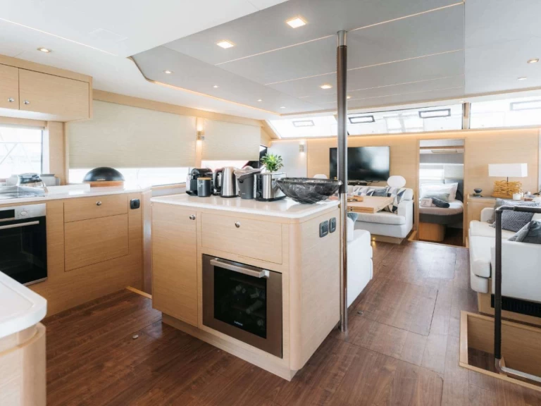 Aquila TiAmo między profesjonalistami a osobami prywatnymi w Lavrio