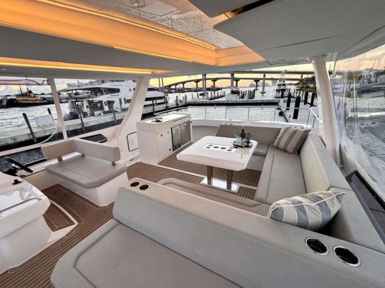 Wynajem Luksusowy jacht Leopard z patentem 