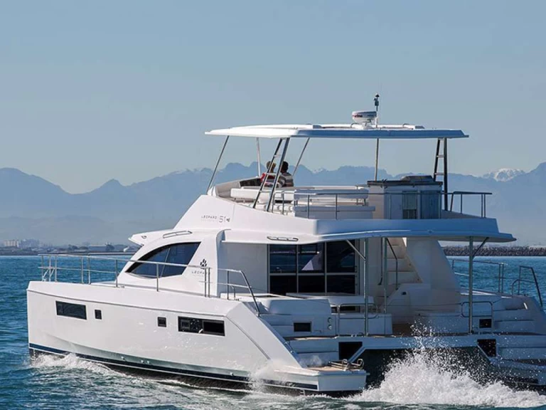 Leopard SOMEWHERE HOT między profesjonalistami a osobami prywatnymi w Brytyjskie Wyspy Dziewicze