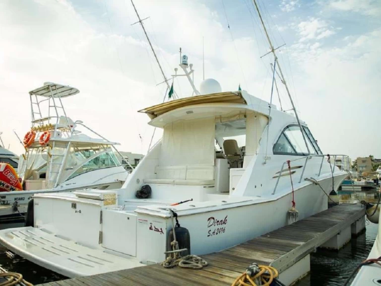 Wynajmij Hatteras Dirak w Durrat Al-Arus