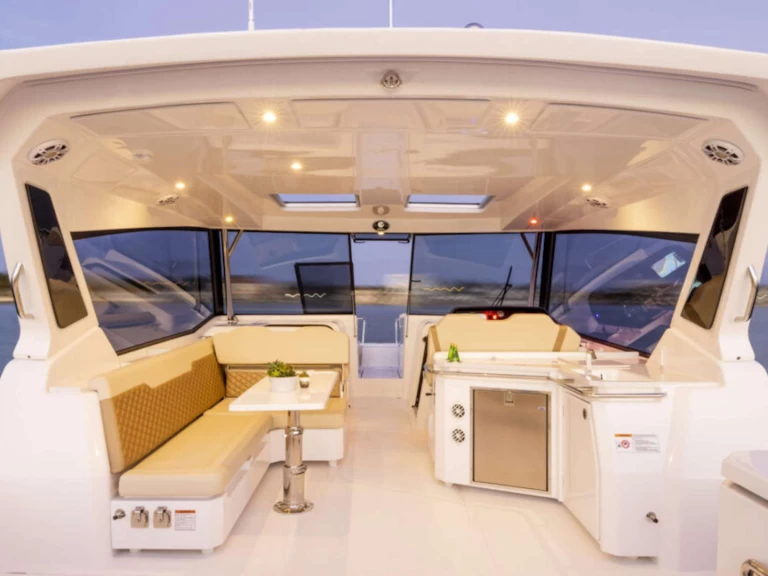 Luksusowy jacht do wynajmu w Sardynia w najlepszej cenie