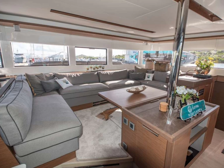 Lagoon KARMA między profesjonalistami a osobami prywatnymi w Tortola