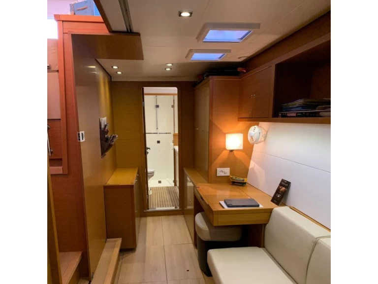 Lagoon Lagoon 450 F między profesjonalistami a osobami prywatnymi w Sant Antoni de Portmany