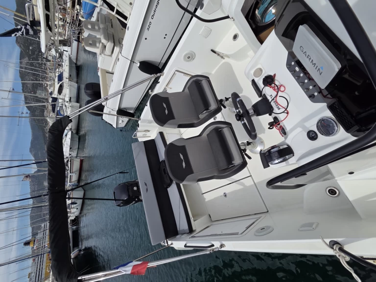 Wynajem łodzi Toulon tanio Flyer Serie 8