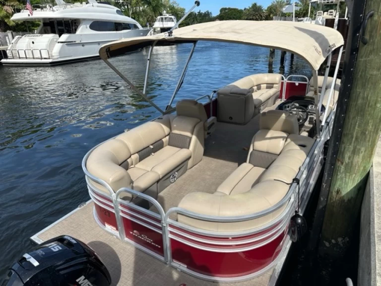 Wynajem łodzi Suntracker DLX 24 Party Barge w Fort Lauderdale na SamBoat 
