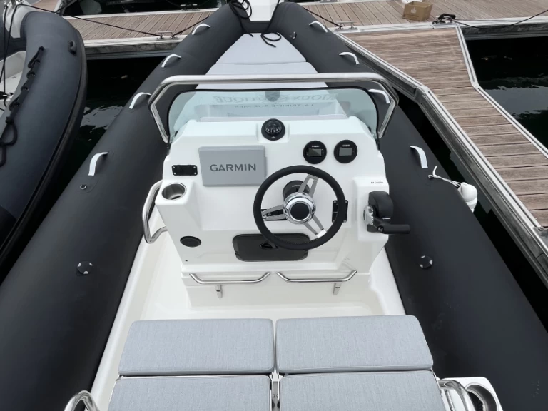 Wynajem Łódż półsztywna Zodiac z patentem 