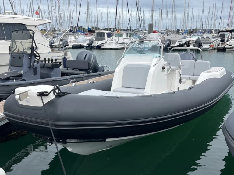 Wynajmij Zodiac Medline 7.5 w La Trinité-sur-Mer