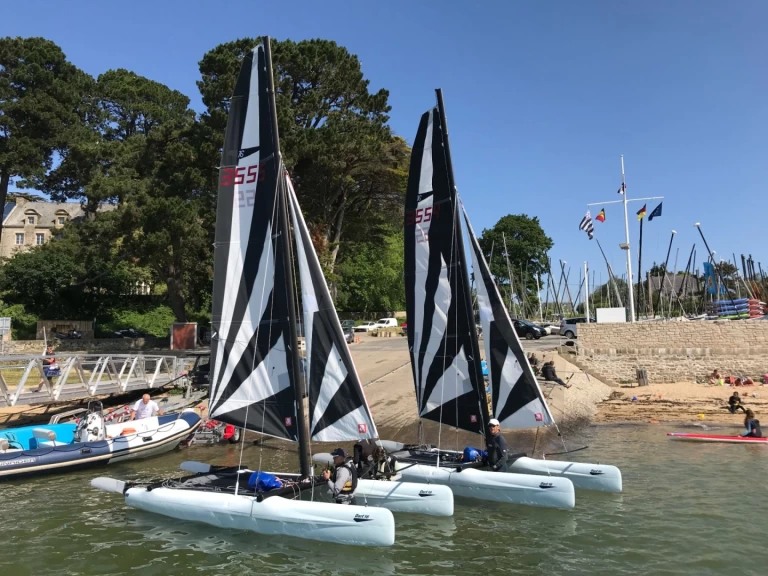 Wynajem Katamaran Dart z patentem 