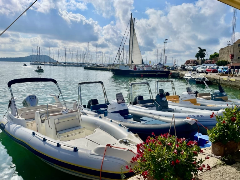 Wynajmij Łódż półsztywna z lub bez skippera 2bar w Talamone