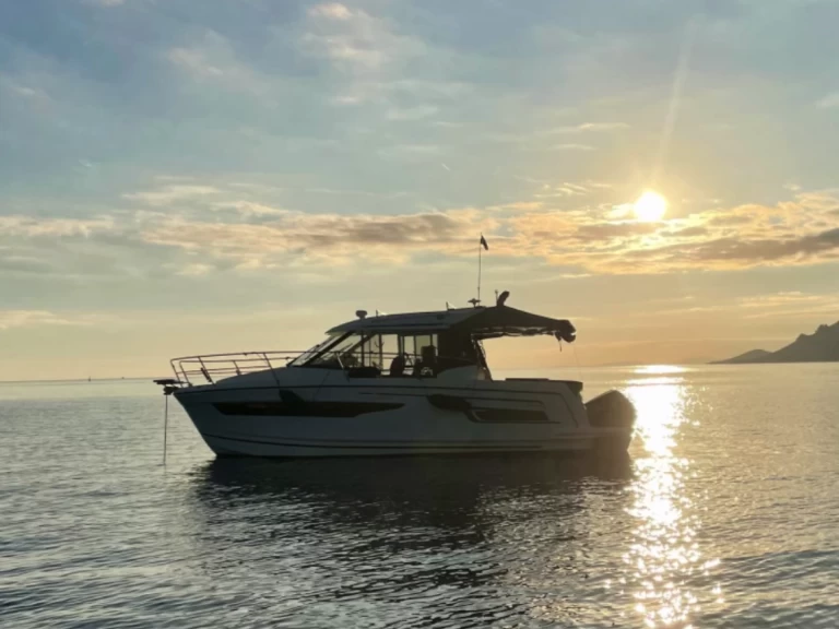 Motorówka do wynajmu w Mandelieu-la-Napoule w najlepszej cenie