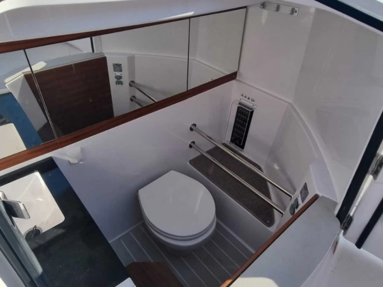 Wynajem łodzi Trogir tanio Axopar 28 T-Top