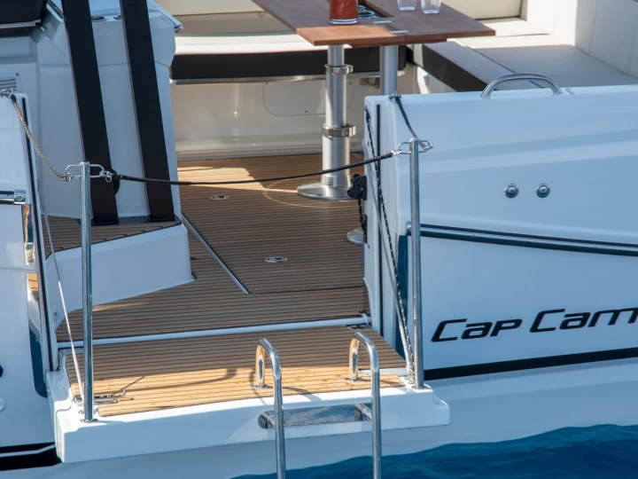 Wynajmij Motorówka z lub bez skippera Jeanneau w Roses