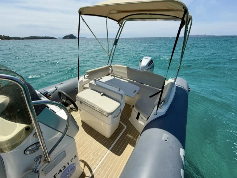 Wynajem łodzi Hyeres tanio Sport 26 GT