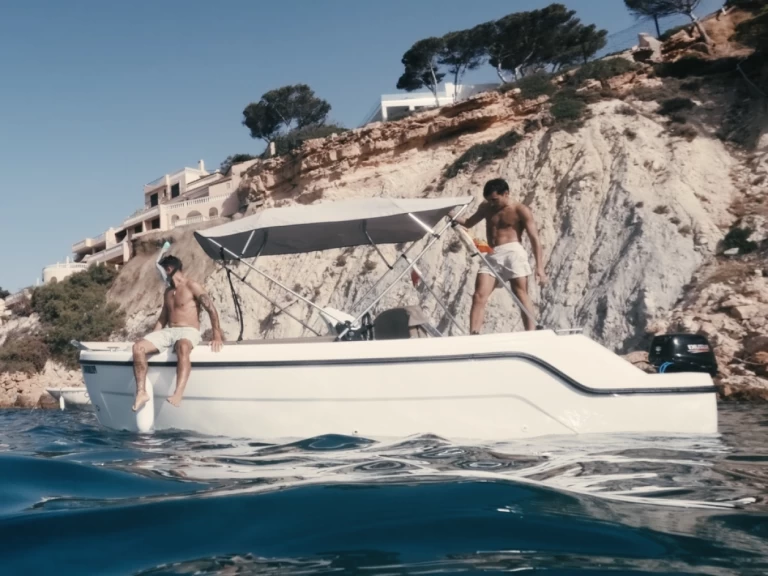 AQUA AQUA 515 między profesjonalistami a osobami prywatnymi w Santa Ponsa