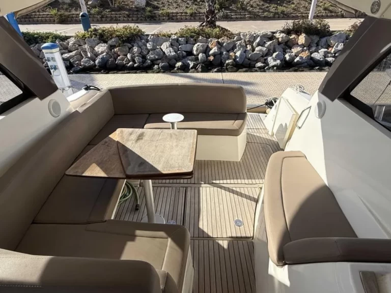 Wynajmij Motorówka z lub bez skippera Jeanneau w Hyeres