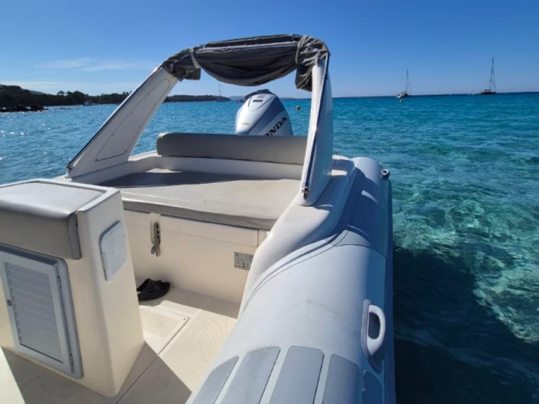 Łódż półsztywna do wynajmu w Hyeres w najlepszej cenie