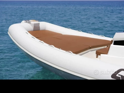 Wynajmij Qmax 26 Juniorboat  w Isola Vulcano