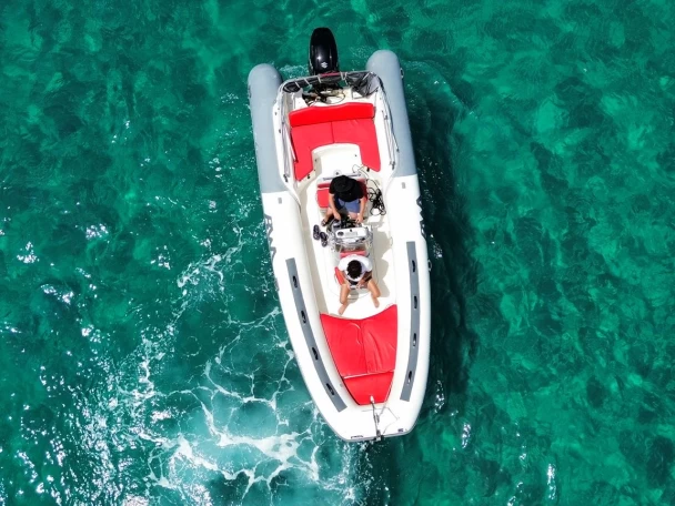 Wynajmij Łódż półsztywna z lub bez skippera Bwa w Gapeau