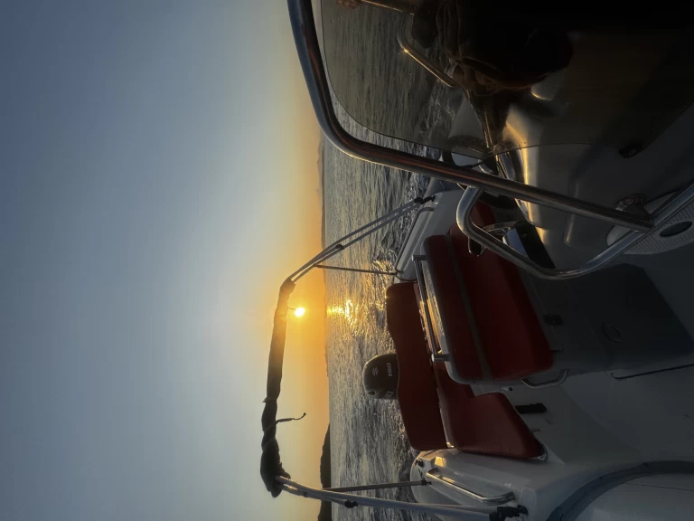 Łódż półsztywna do wynajmu w Gapeau w najlepszej cenie