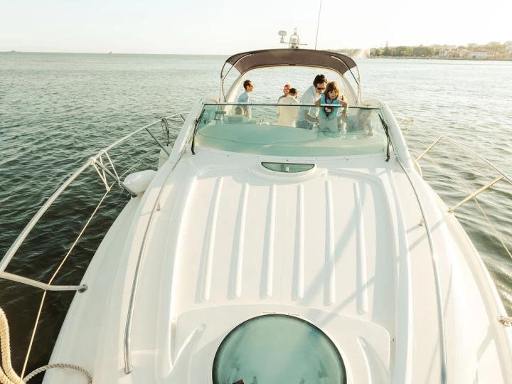 Fairline, U.K. Targa 34 między profesjonalistami a osobami prywatnymi w Lizbona