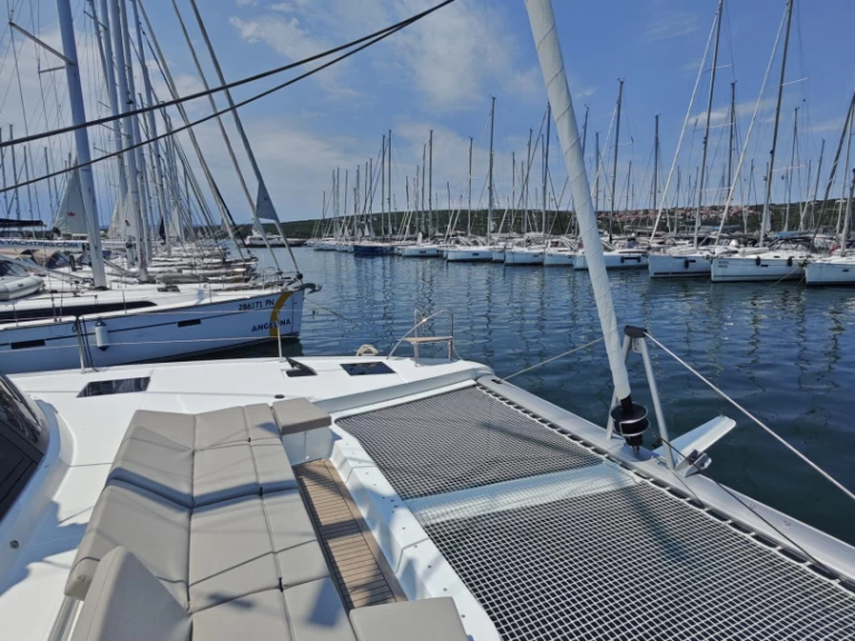 Wynajmij Fountaine Pajot Elba 45 w Punat