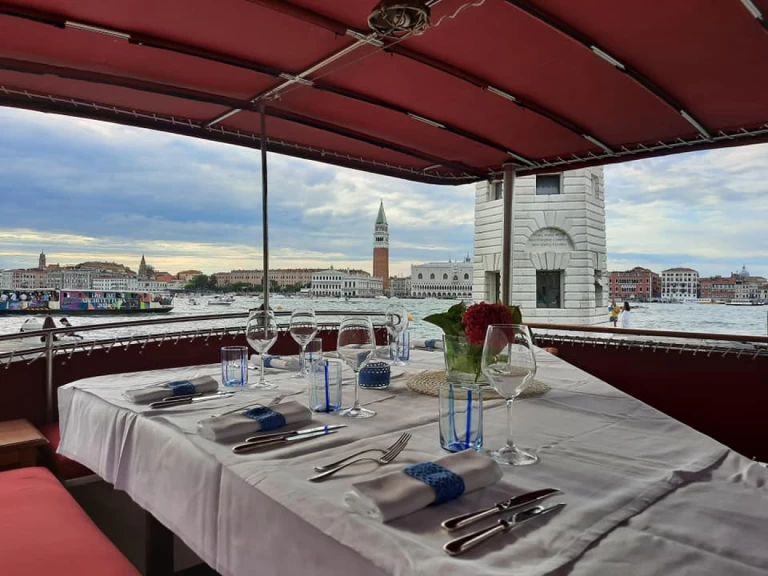 Wynajem Motorówka De Poli z patentem 