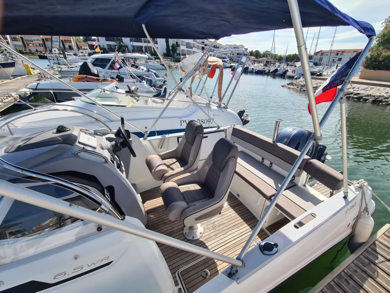 Wynajem Motorówka Jeanneau z patentem 