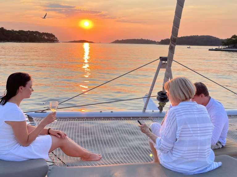 Wynajem łodzi Port-de-Bouc tanio Helia 44