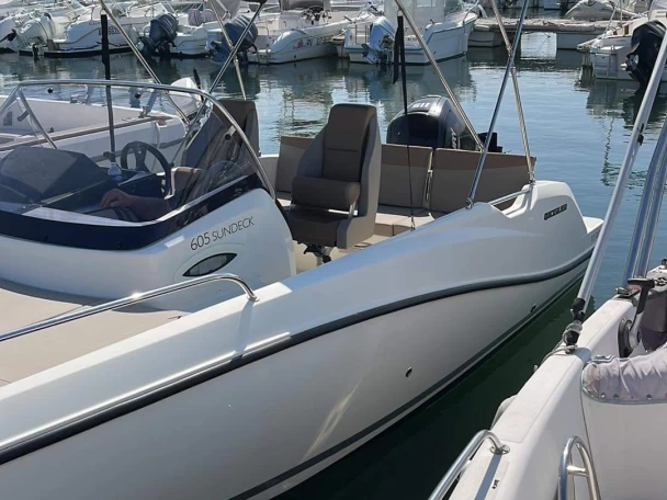 Quicksilver Activ 605 Sundeck między profesjonalistami a osobami prywatnymi w Argelès-sur-Mer