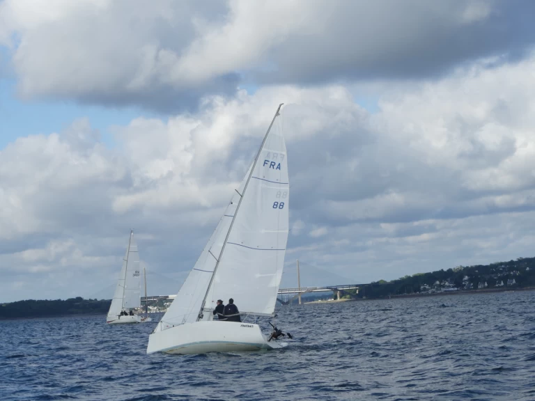 Żaglowiec do wynajmu w Brest w najlepszej cenie